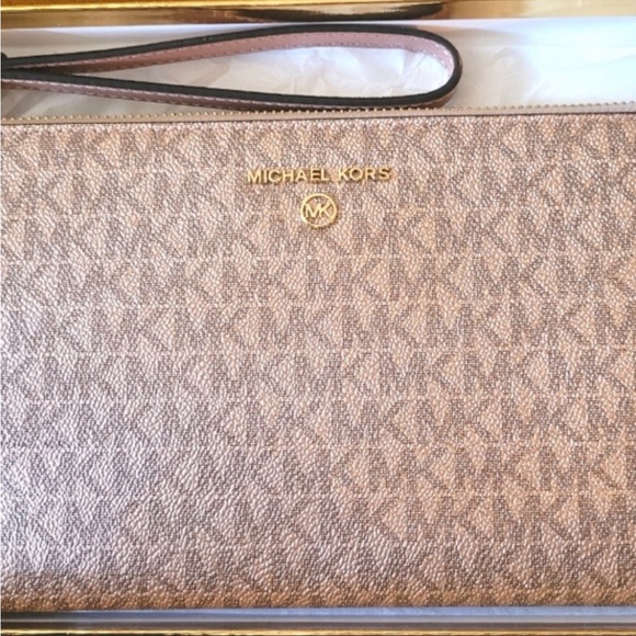 MICHAEL KORS Rose Gold Jet Set Charm Clutch Wristlet - Picture 5 of 7